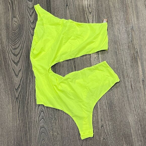 SKIMS Other - NWT Skims Fits Everybody One Shoulder Cut Out Bodysuit Green Highlighter Size 4X